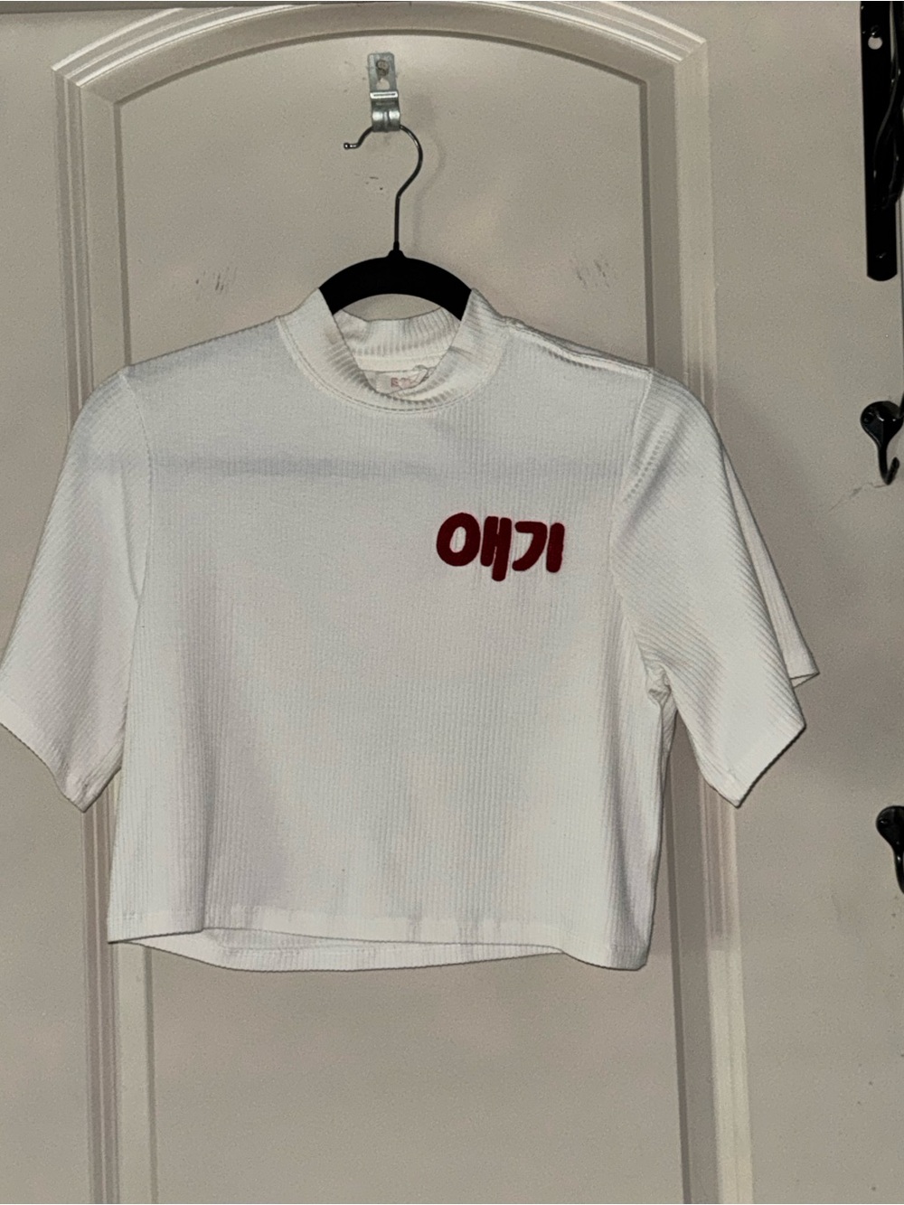 Cropped White Ribbed Short-Sleeve Top with Red Script